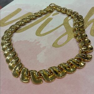 Elegant Gold Tone Shiny Medium Weight Necklace
